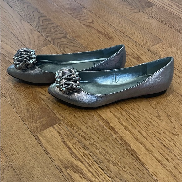 G by Guess Metallic Flats with Floral Embellishment - Picture 5 of 9